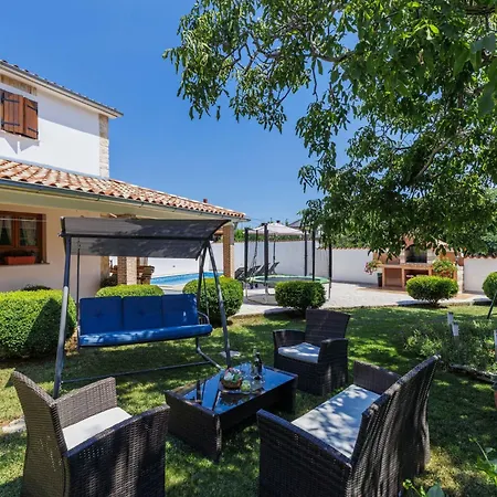 Nevenka By Interhome