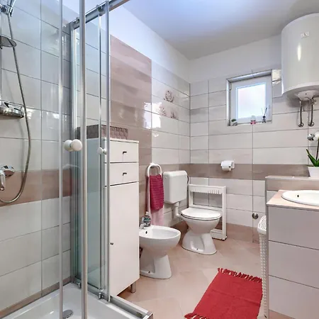 Nevenka By Interhome