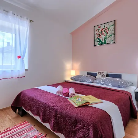 Nevenka By Interhome
